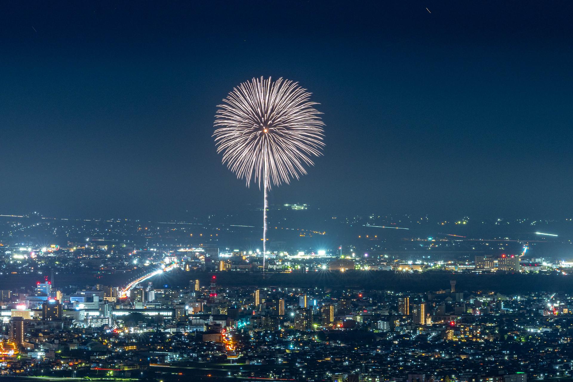 Nagaoka Fireworks "Shiragiku"-img
